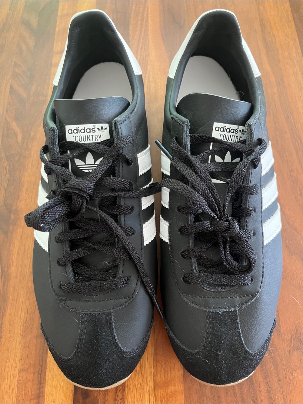 Adidas Country black and white French 40, US size 7 men’s/8.5 women’s